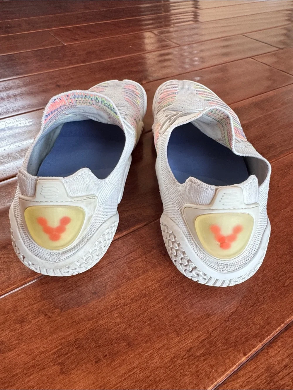 Vivo Barefoot Motus Neutral Knit Sneakers with Rainbow Accents womens 39 or 8.5